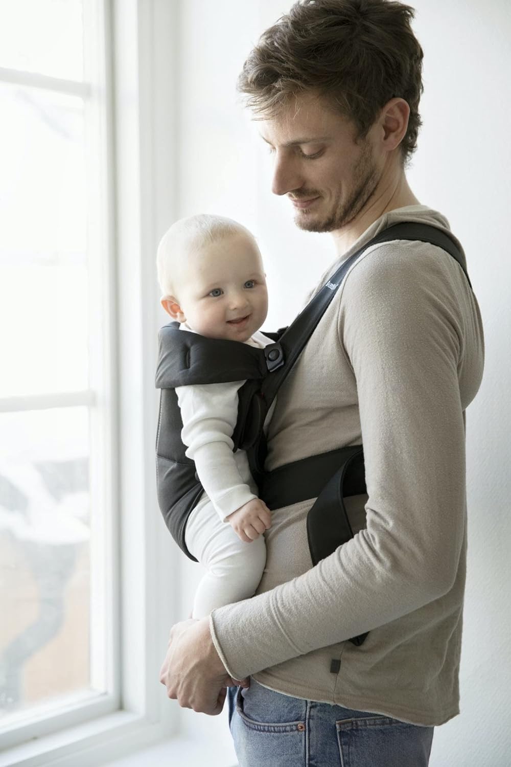BabyBjörn Baby Carrier Mini, 3D Jersey, Light Beige | Newborn Carrier (7-25 lbs), Ergonomic, Easy-to-Use