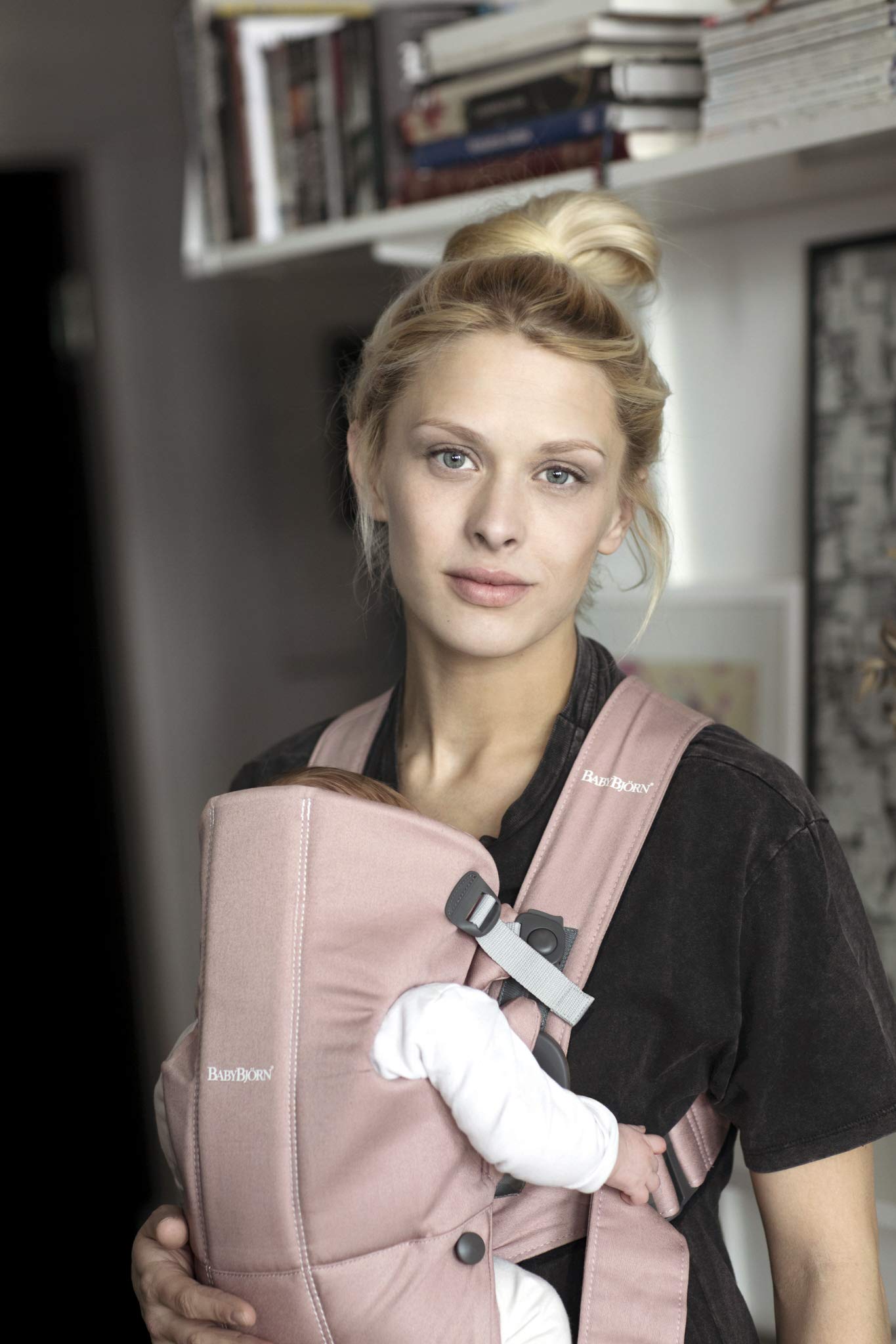 BabyBjörn Baby Carrier Mini, 3D Jersey, Light Beige | Newborn Carrier (7-25 lbs), Ergonomic, Easy-to-Use