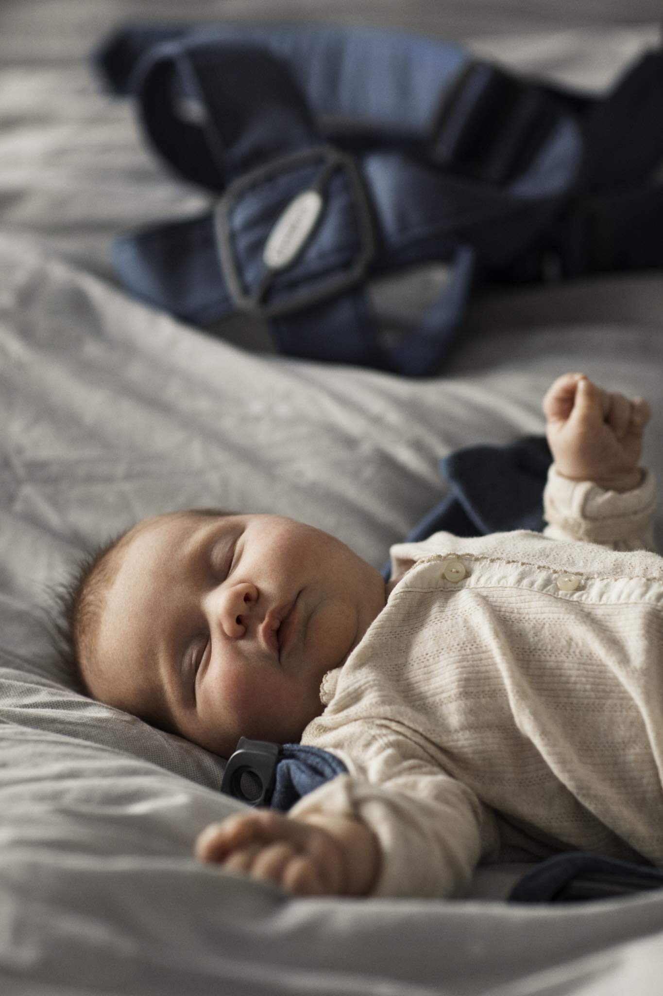 BabyBjörn Baby Carrier Mini, 3D Jersey, Light Beige | Newborn Carrier (7-25 lbs), Ergonomic, Easy-to-Use