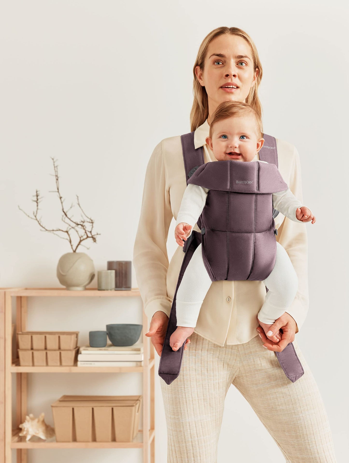BabyBjörn Baby Carrier Mini, 3D Jersey, Light Beige | Newborn Carrier (7-25 lbs), Ergonomic, Easy-to-Use