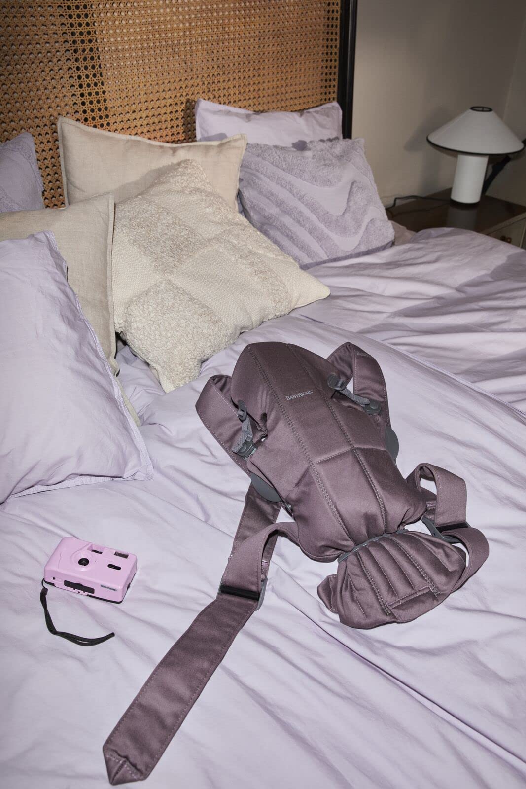 BabyBjörn Baby Carrier Mini, 3D Jersey, Light Beige | Newborn Carrier (7-25 lbs), Ergonomic, Easy-to-Use