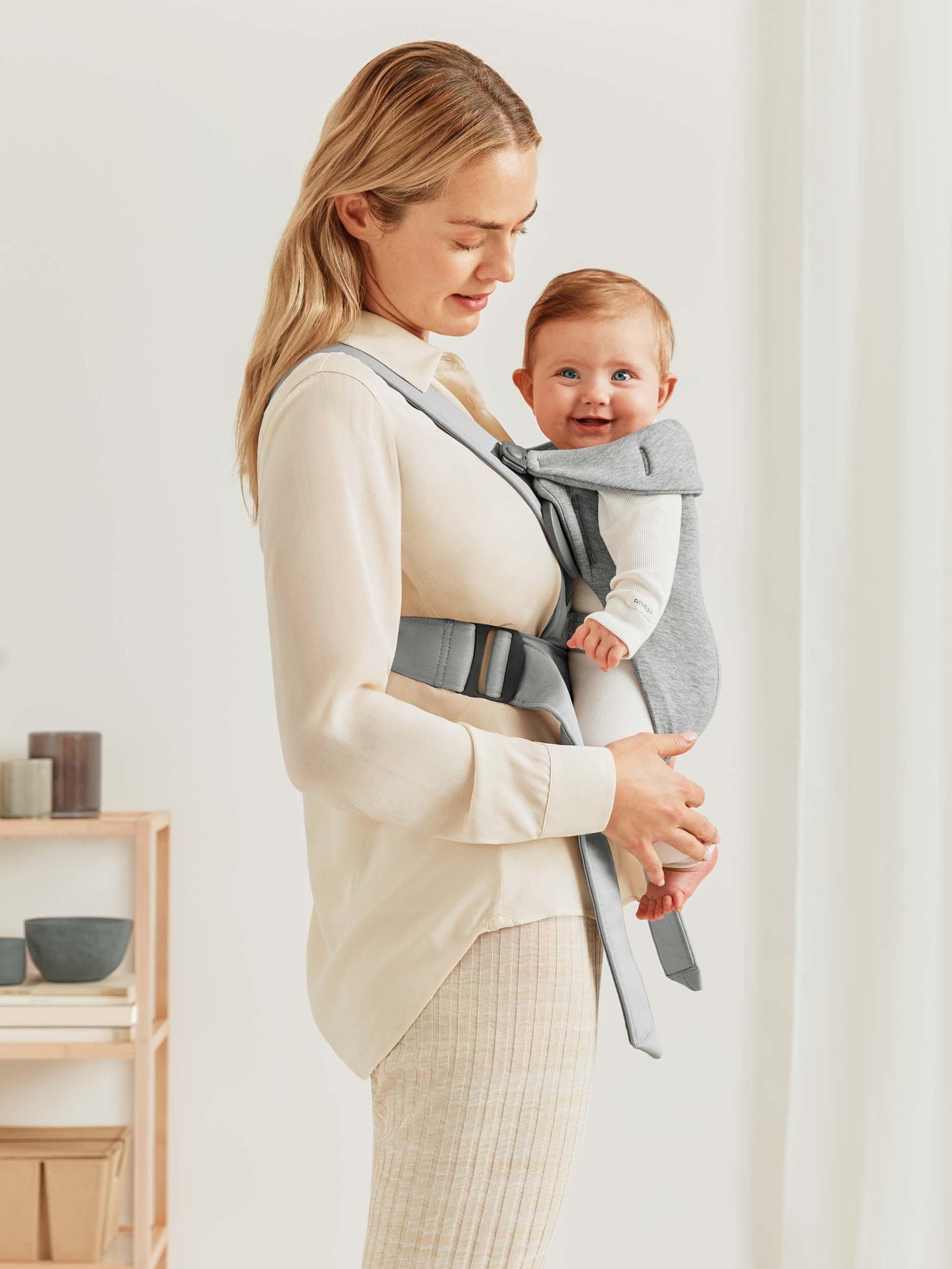 BabyBjörn Baby Carrier Mini, 3D Jersey, Light Beige | Newborn Carrier (7-25 lbs), Ergonomic, Easy-to-Use