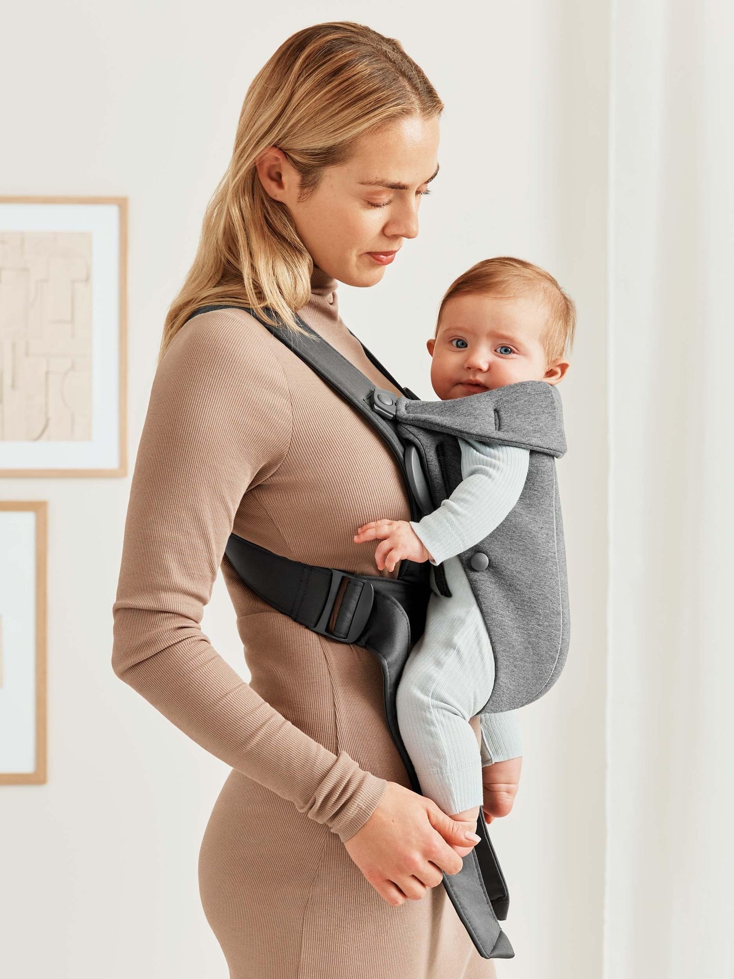 BabyBjörn Baby Carrier Mini, 3D Jersey, Light Beige | Newborn Carrier (7-25 lbs), Ergonomic, Easy-to-Use