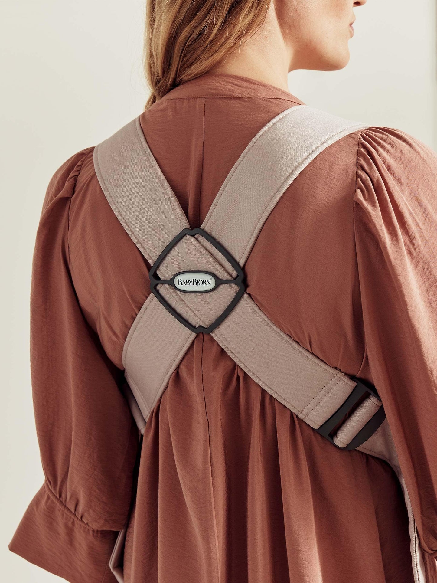 BabyBjörn Baby Carrier Mini, 3D Jersey, Light Beige | Newborn Carrier (7-25 lbs), Ergonomic, Easy-to-Use