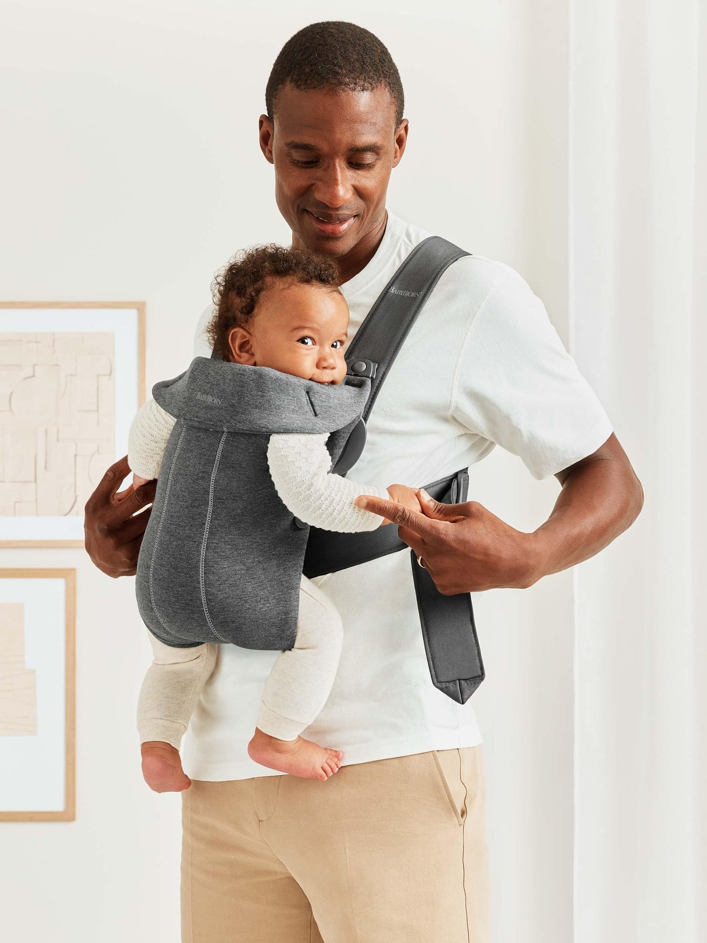 BabyBjörn Baby Carrier Mini, 3D Jersey, Light Beige | Newborn Carrier (7-25 lbs), Ergonomic, Easy-to-Use
