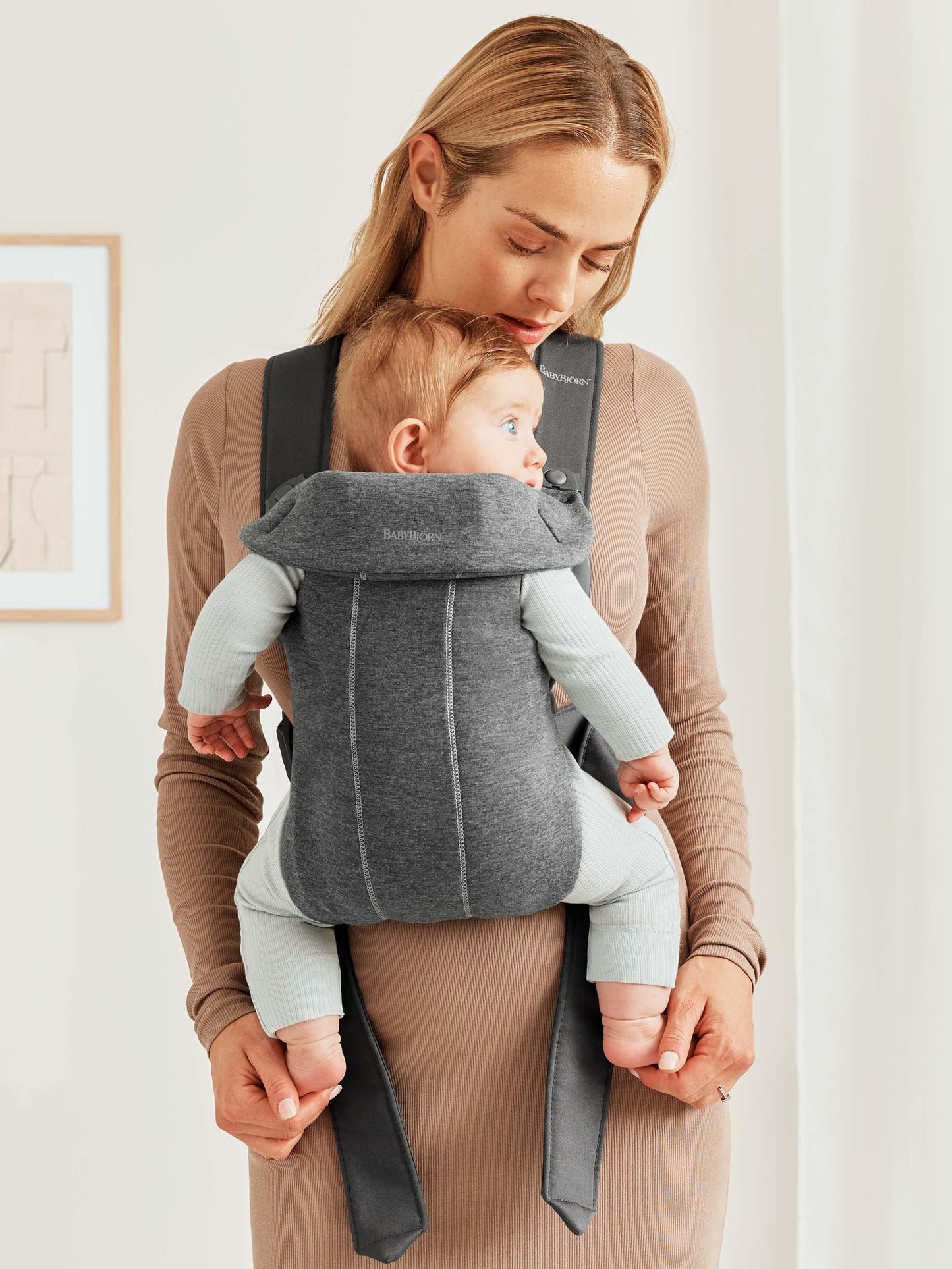 BabyBjörn Baby Carrier Mini, 3D Jersey, Light Beige | Newborn Carrier (7-25 lbs), Ergonomic, Easy-to-Use