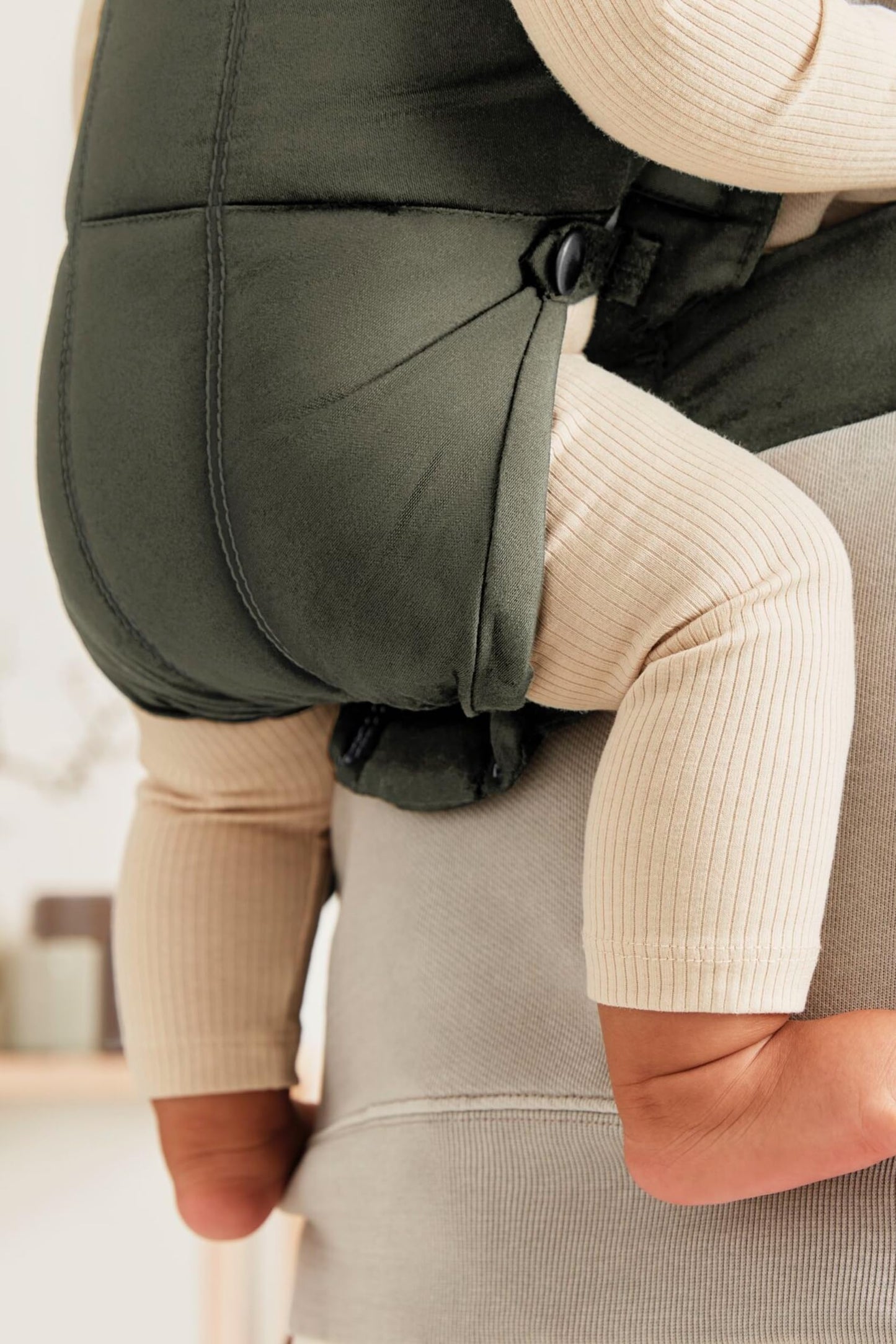 BabyBjörn Baby Carrier Mini, 3D Jersey, Light Beige | Newborn Carrier (7-25 lbs), Ergonomic, Easy-to-Use