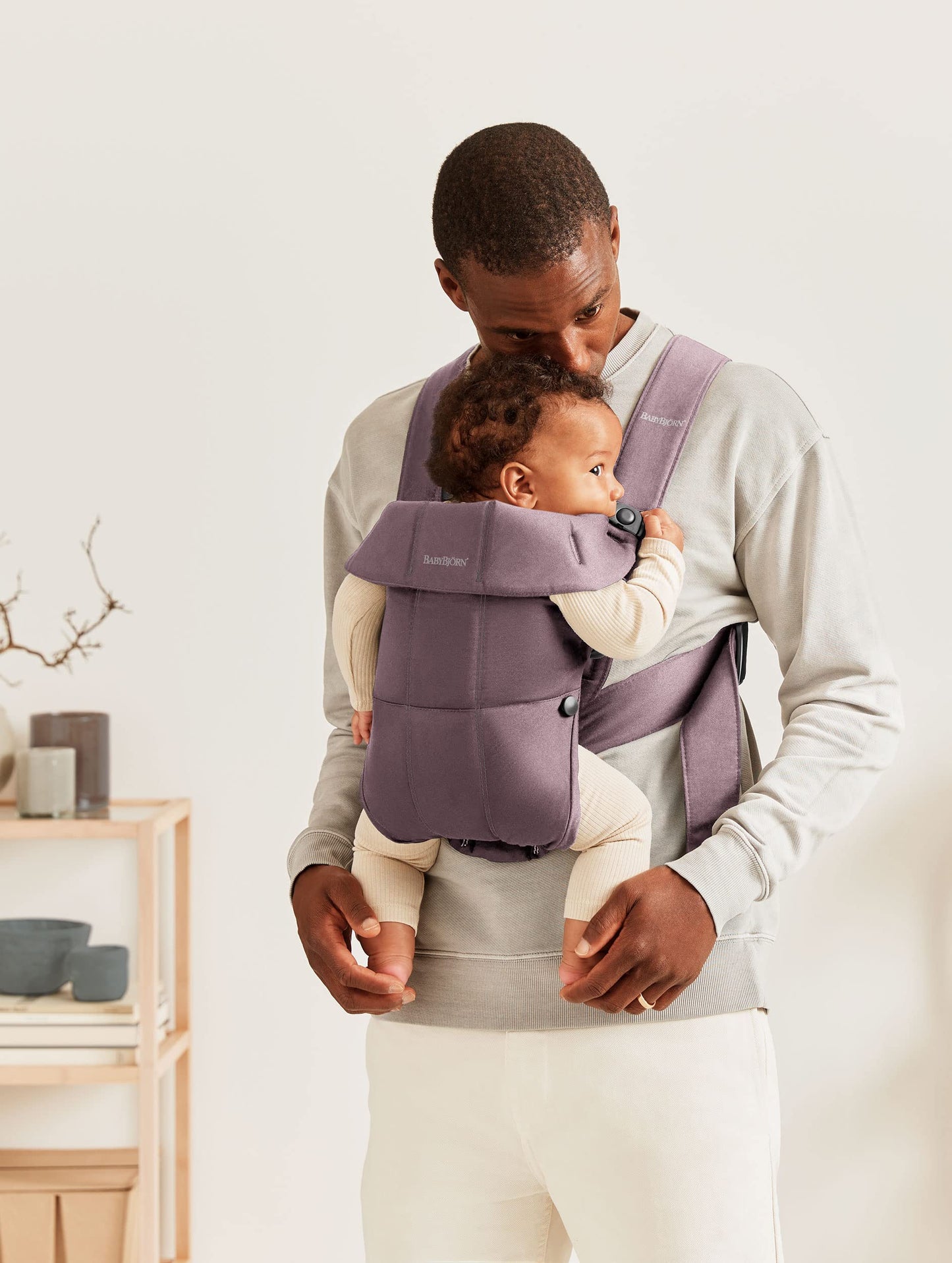 BabyBjörn Baby Carrier Mini, 3D Jersey, Light Beige | Newborn Carrier (7-25 lbs), Ergonomic, Easy-to-Use