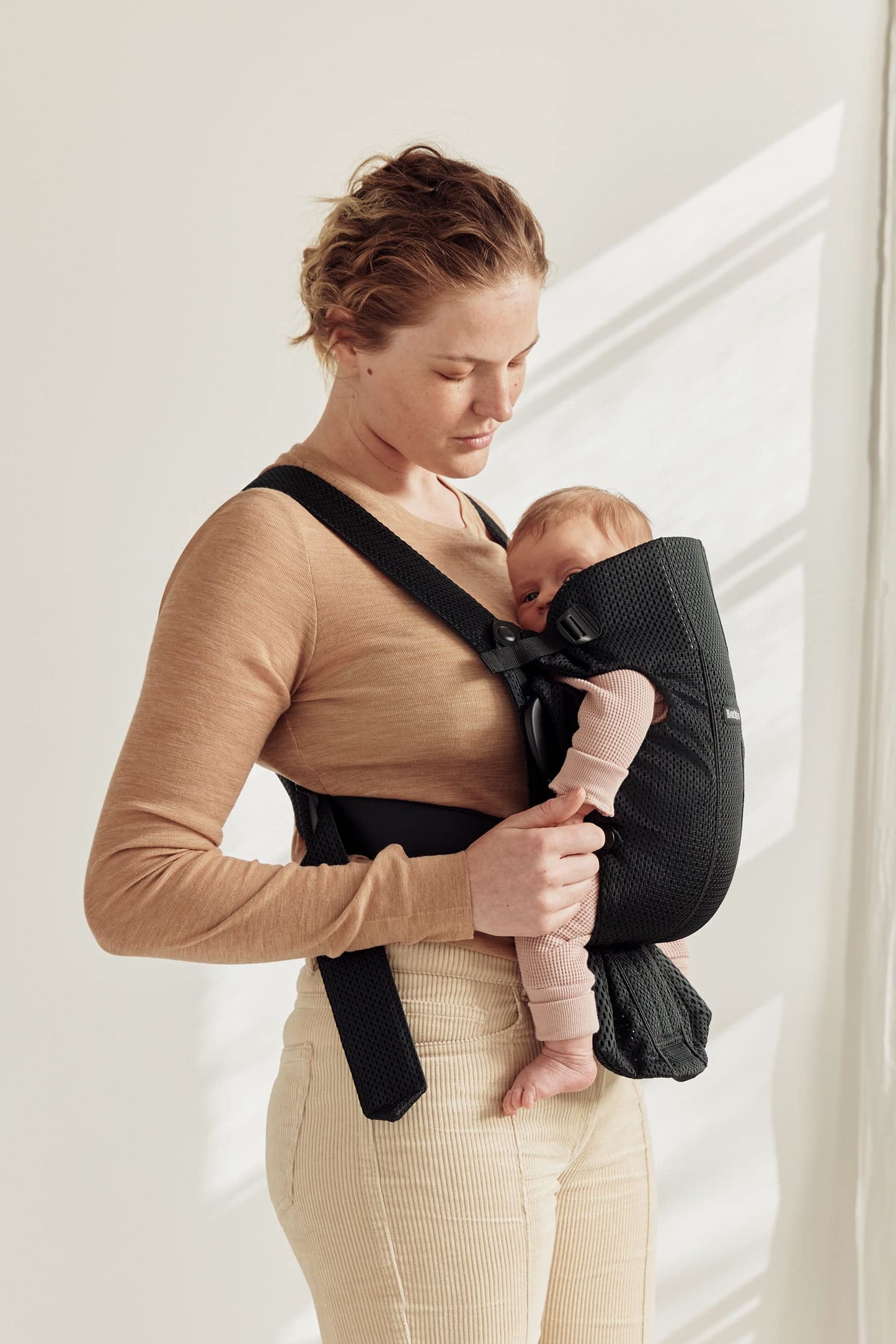 BabyBjörn Baby Carrier Mini, 3D Jersey, Light Beige | Newborn Carrier (7-25 lbs), Ergonomic, Easy-to-Use