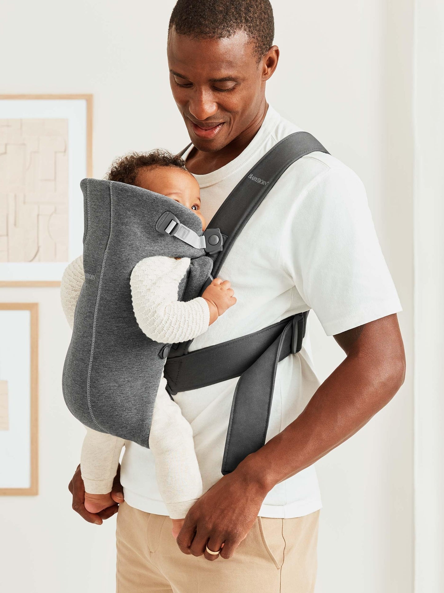 BabyBjörn Baby Carrier Mini, 3D Jersey, Light Beige | Newborn Carrier (7-25 lbs), Ergonomic, Easy-to-Use