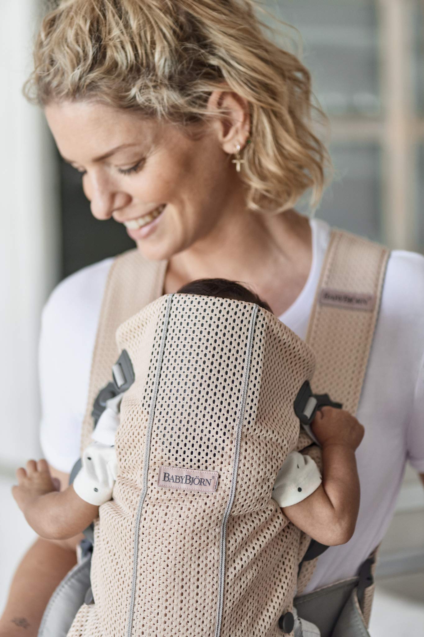 BabyBjörn Baby Carrier Mini, 3D Jersey, Light Beige | Newborn Carrier (7-25 lbs), Ergonomic, Easy-to-Use
