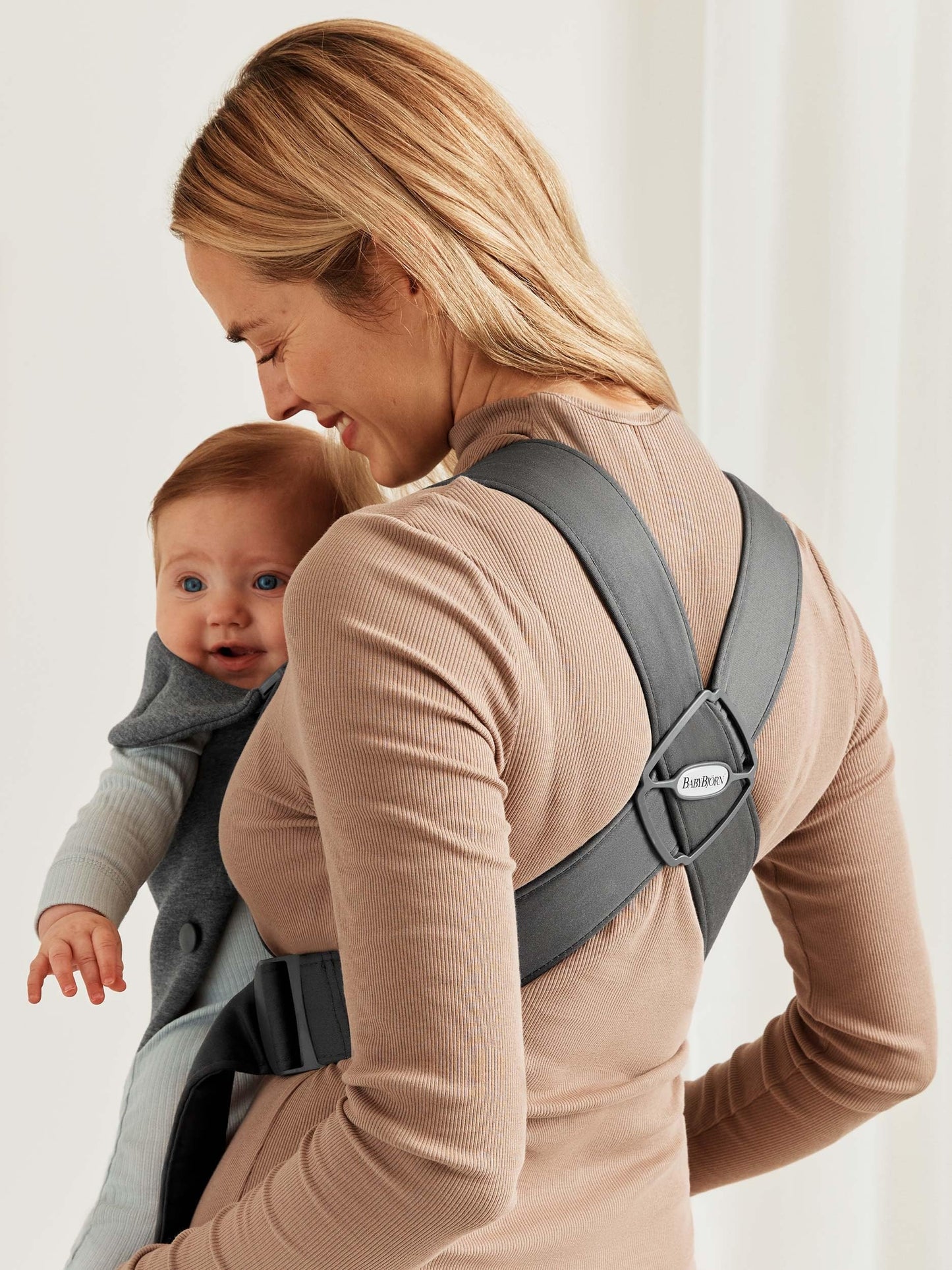 BabyBjörn Baby Carrier Mini, 3D Jersey, Light Beige | Newborn Carrier (7-25 lbs), Ergonomic, Easy-to-Use